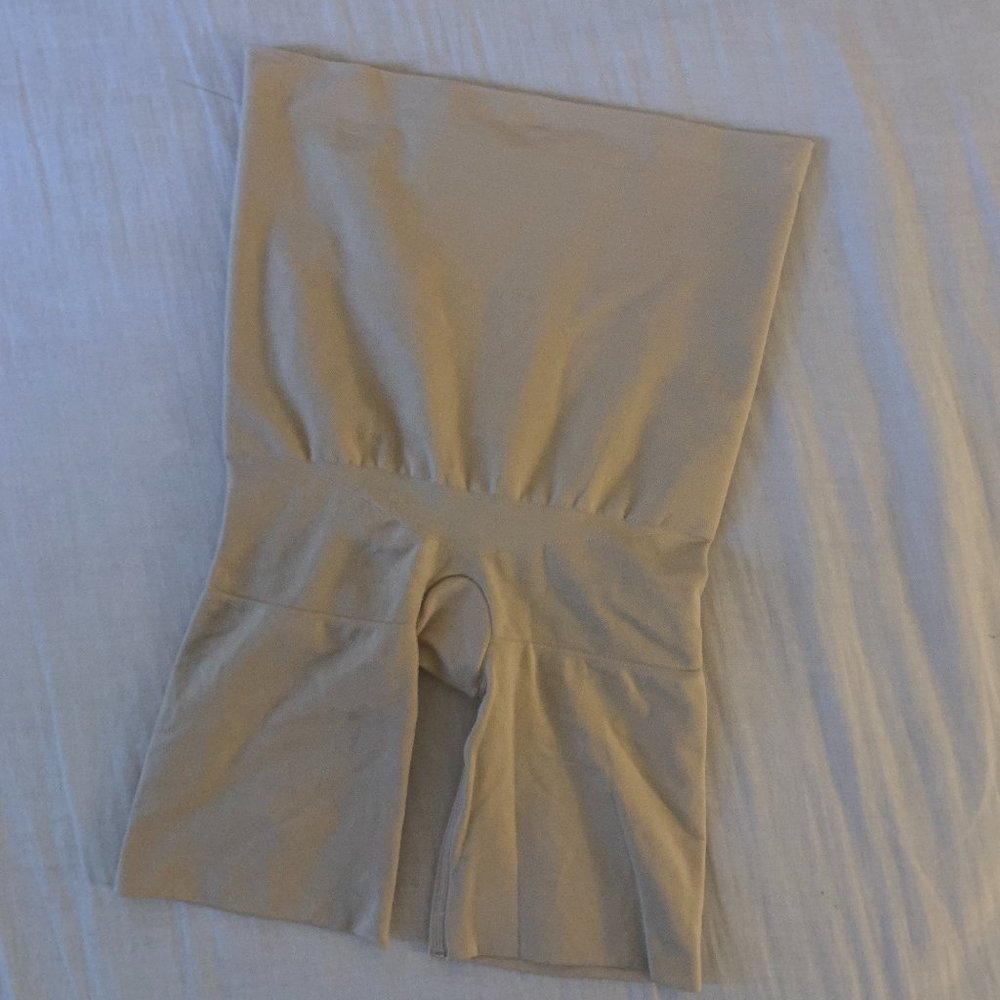 Shaping Shorts- Assets by Spanx